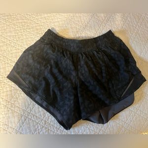 Black Camo Lululemon Shorts - Size 6 - 4 inch inseam